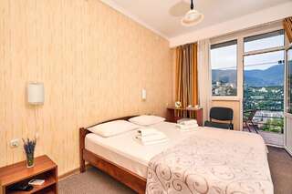 Гостиница Ницца Ялта Стандартный двухместный номер с 1 кроватью или 2 отдельными кроватями и балконом-3