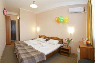 Гостиница Ницца Ялта Стандартный двухместный номер с 1 кроватью или 2 отдельными кроватями и балконом-6
