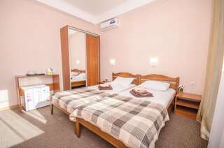 Гостиница Ницца Ялта Стандартный двухместный номер с 1 кроватью или 2 отдельными кроватями-10