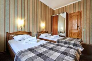 Гостиница Ницца Ялта Стандартный двухместный номер с 1 кроватью или 2 отдельными кроватями-11